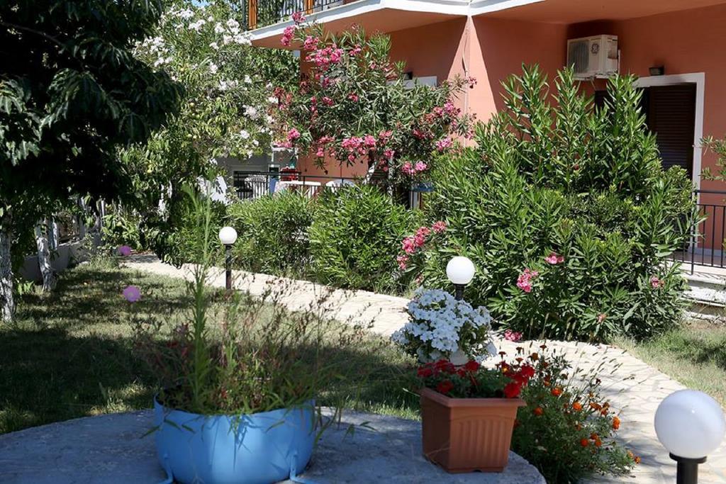 Vassilis Studio'S Perivolion Bagian luar foto